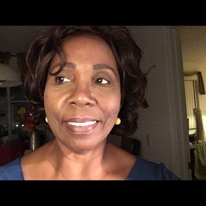 Meet your Posher, Elaine